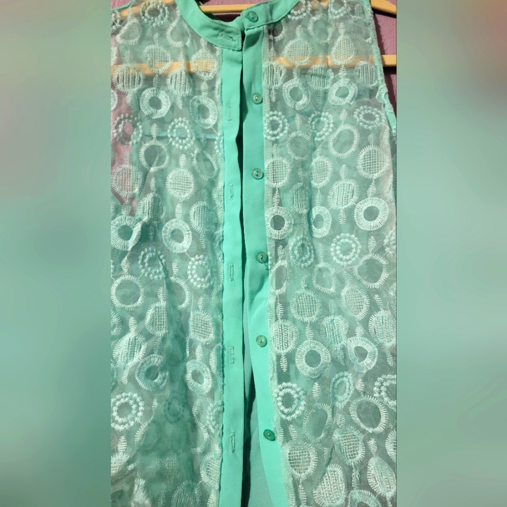 Bubbly Lace Vest